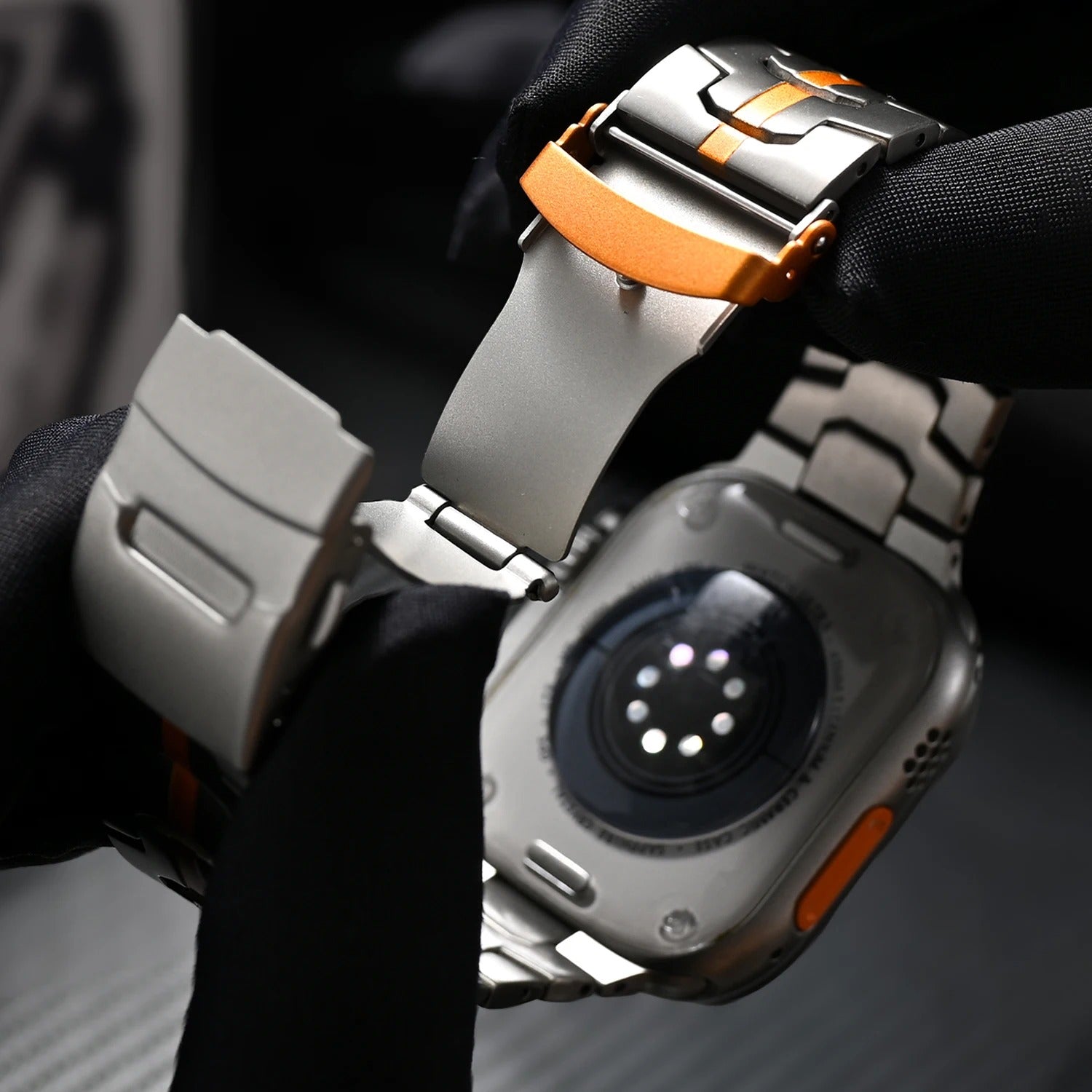 Kevanox Watch Band | Horlogebandjes | Titanium Apple Watch band met luxe uitstraling