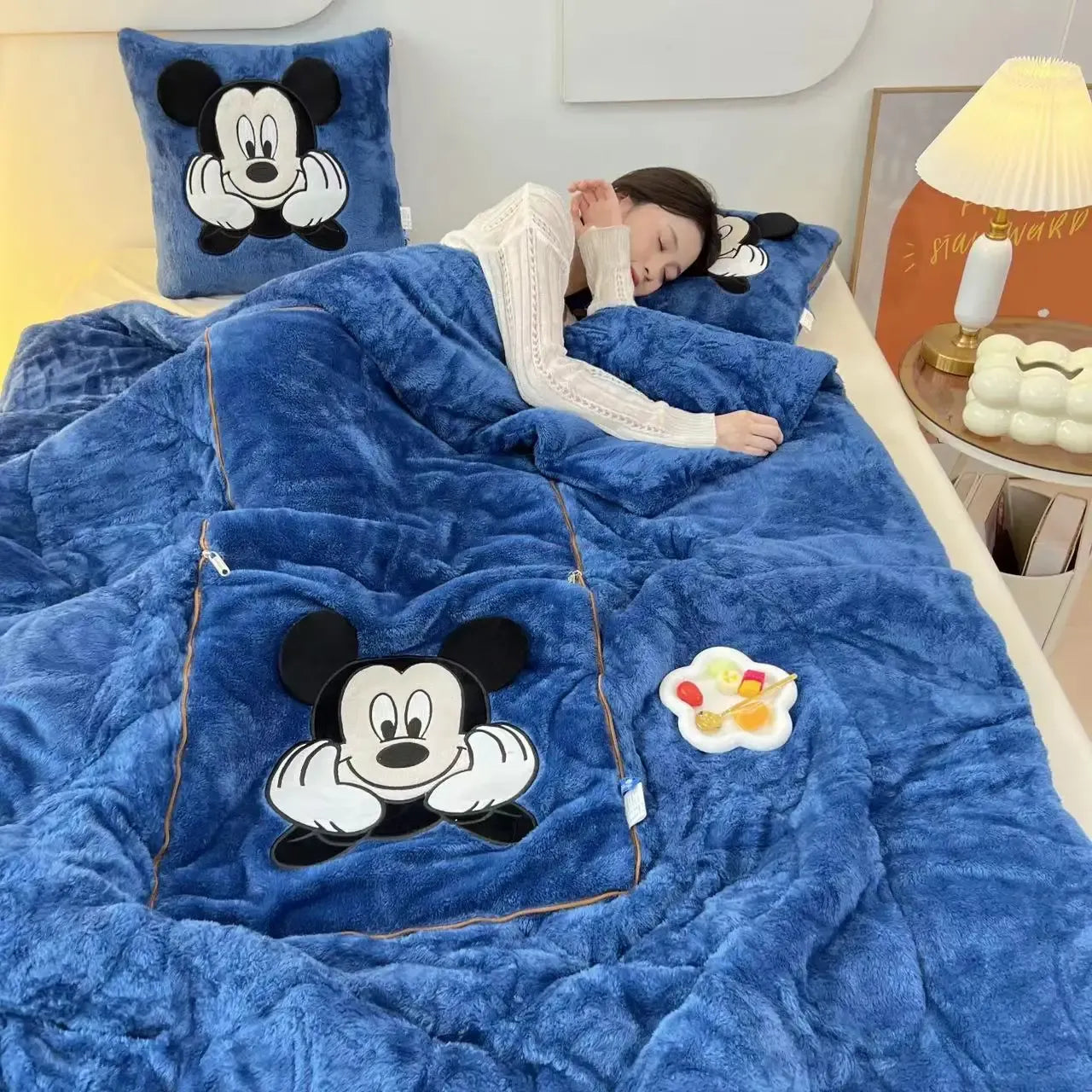 CozyCush: Verander je comfort met onze deken- en kussenset