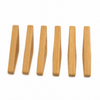 Minimalistische houten wandhaken, set van 6, studiofoto op witte achtergrond