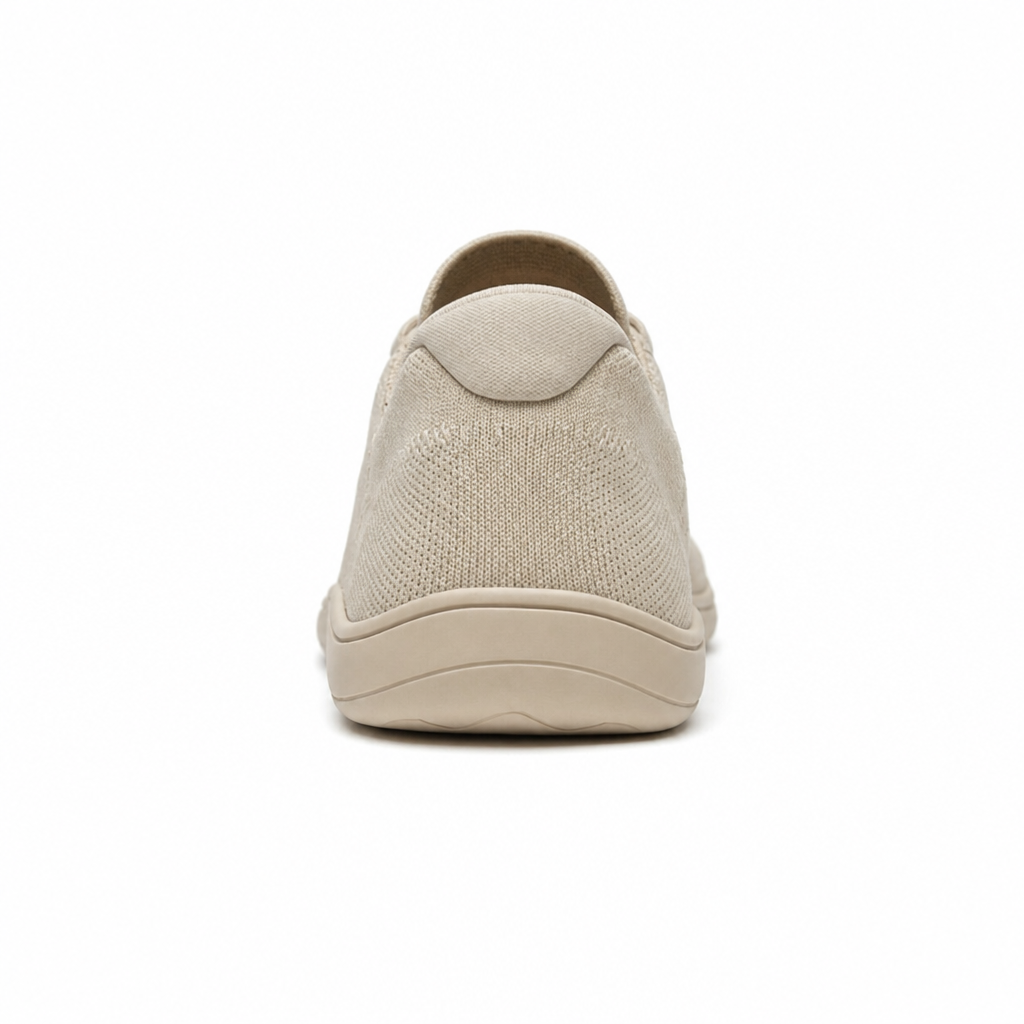 Achterkant van de barefoot sneaker met hielstuk