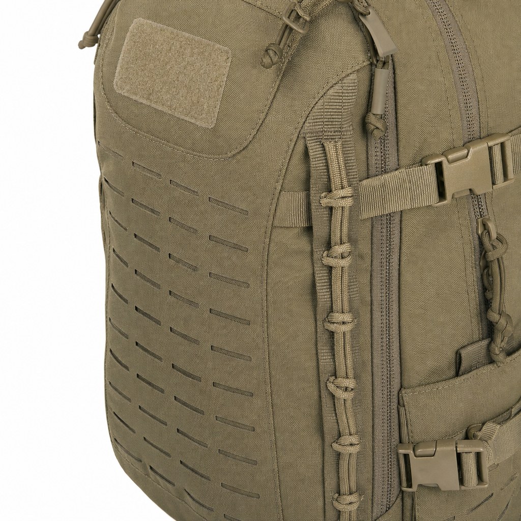Close-up van het MOLLE-paneel, de ritsen en het Cordura-nylon