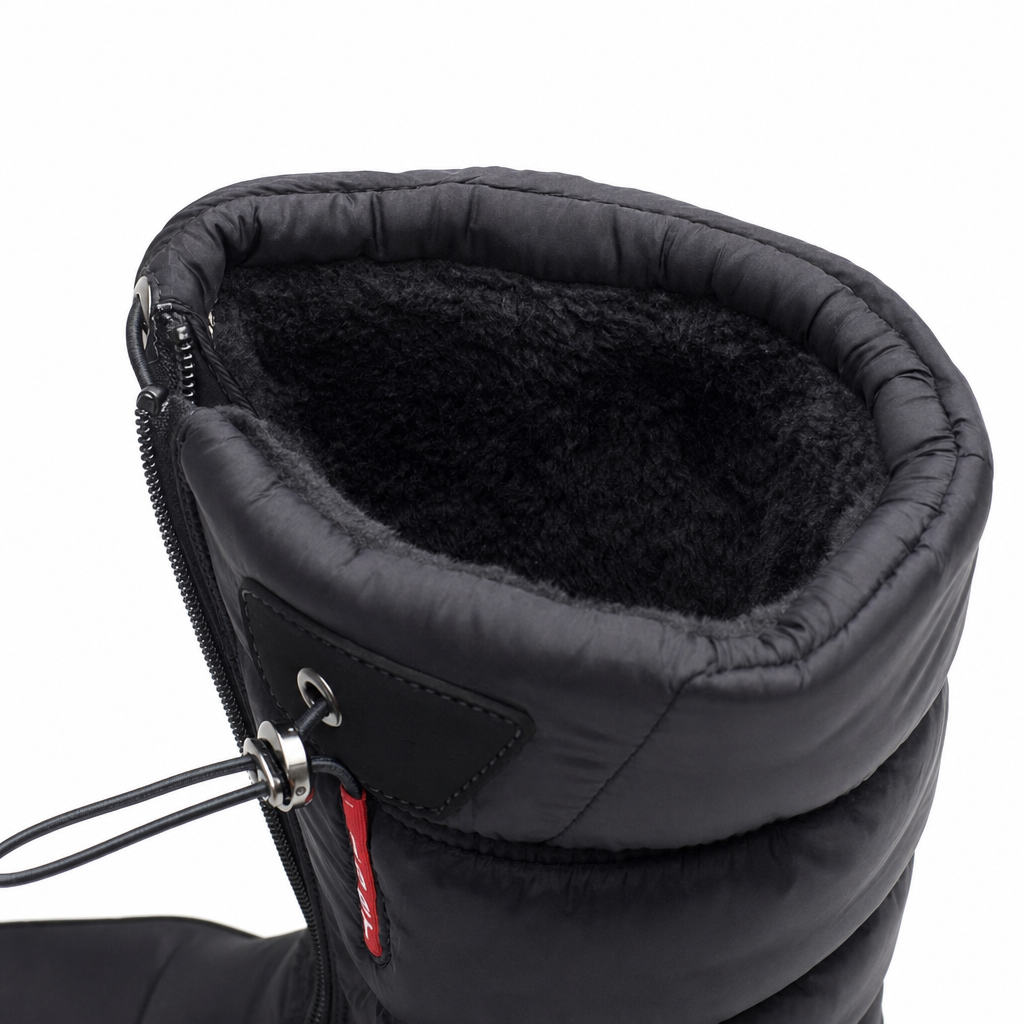 De warme voering aan de binnenkant van de snowboot