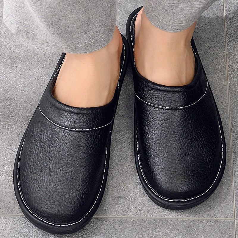Hugo | Comfortabele Vegan Leren Pantoffels – Luxe & Ontspanning