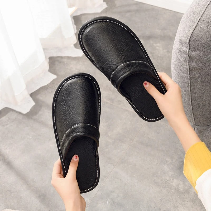 Hugo | Comfortabele Vegan Leren Pantoffels – Luxe & Ontspanning