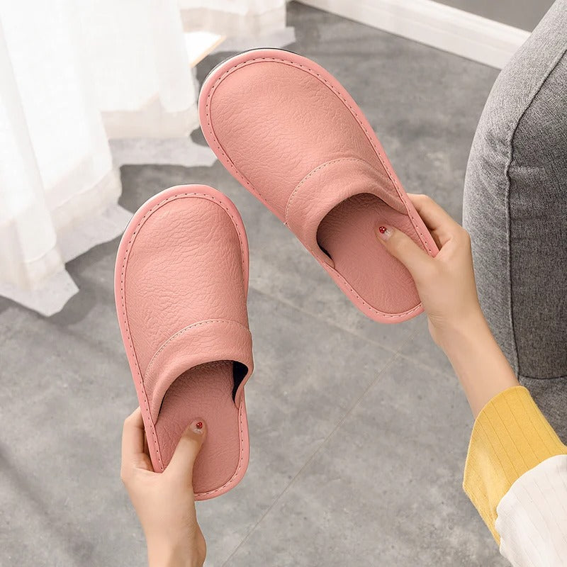 Hugo | Comfortabele Vegan Leren Pantoffels – Luxe & Ontspanning