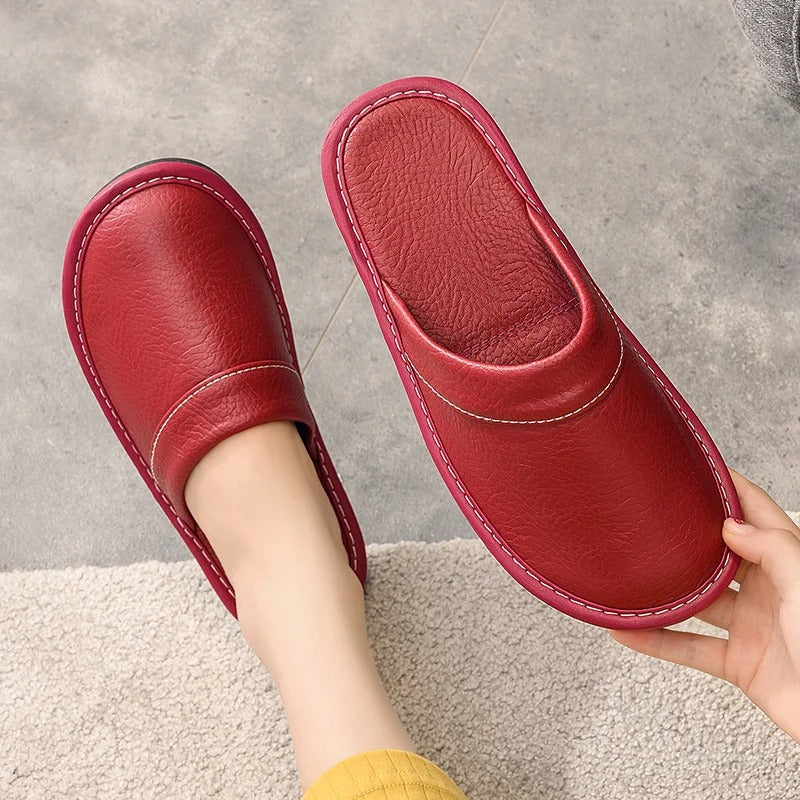 Hugo | Comfortabele Vegan Leren Pantoffels – Luxe & Ontspanning