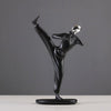 Minimalistisch Sport Beeldje Van Resin – Moderne Sculptuur